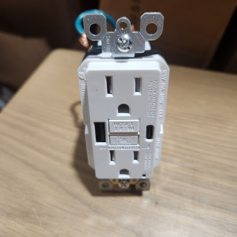 Leviton 15 Amp 125-Volt Duplex SmarTest Self-Test SmartlockPro Tamper Resistant